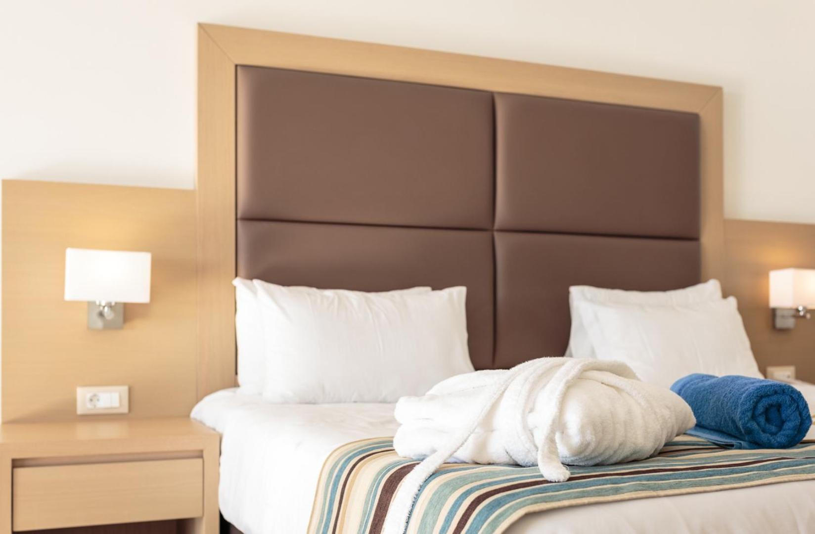Asterias Beach Resort 阿凡投 外观 照片
