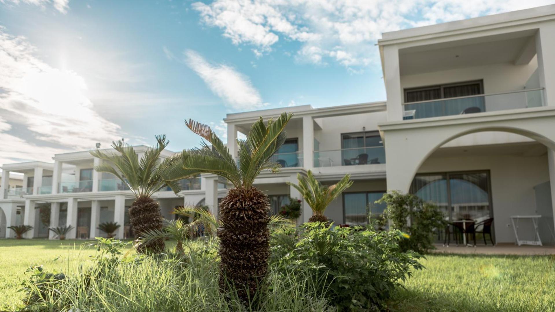 Asterias Beach Resort 阿凡投 外观 照片